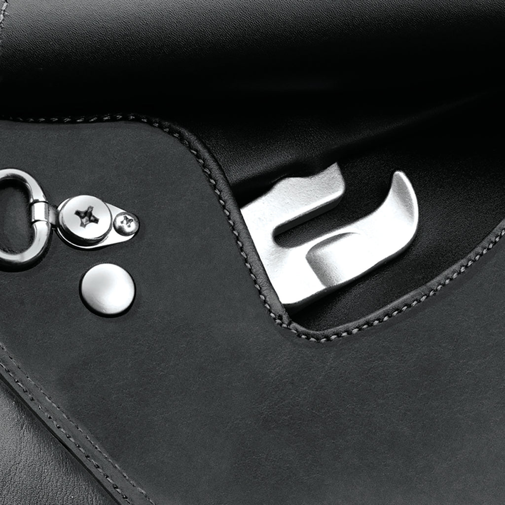 Bates Caprilli Close Contact Classic with Forward Flap