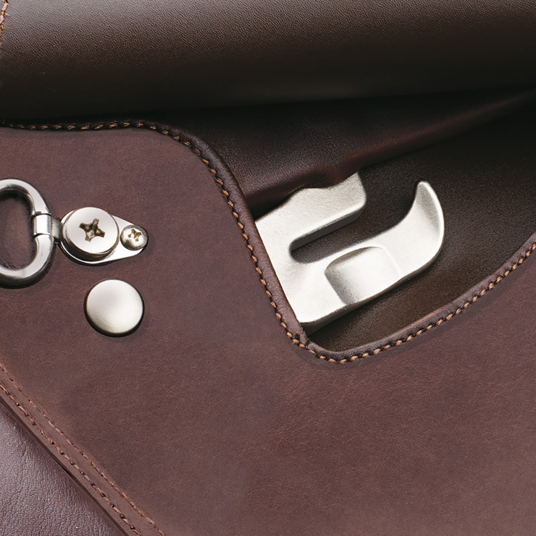 Bates Caprilli Close Contact Classic with Forward Flap